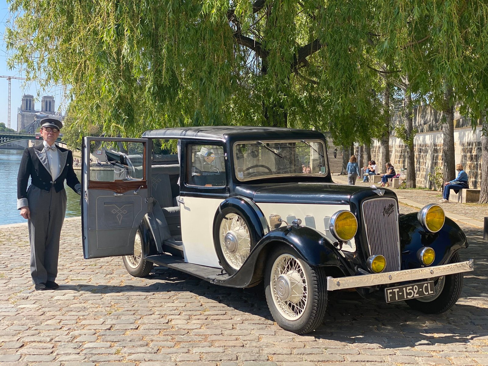 Vivi un sogno lungo la Senna a bordo di un’auto d’epoca